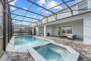 Family House, Multiple Bedrooms, Private Pool | Private spa tub