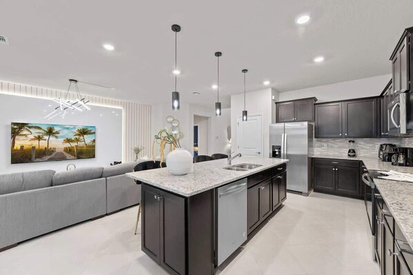 Family House, Multiple Bedrooms, Private Pool | Private kitchen