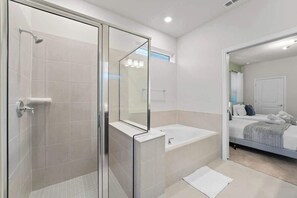 Casa família, vários quartos, piscina particular | Banheiro