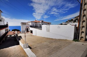 Apartment | Exterior - Apartment in Roses With sea View (Roses)