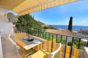 Apartment | Outdoor dining