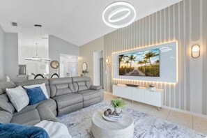Living area - Super Adore (Kissimmee)
