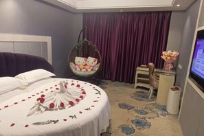 Room - Dunhuang Carnival International Hotel (Shazhou Night Market) (Dunhuang)