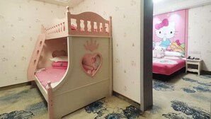 A child's bunk bed with a heart-shaped cutout, a Hello Kitty poster, and a floral-patterned carpet. - Dunhuang Carnival International Hotel (Shazhou Night Market) (Dunhuang)