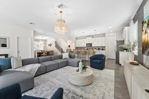 House, Multiple Bedrooms, Non Smoking, Private Pool | Living area