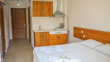 Classic Room, Balcony | Desk, free WiFi