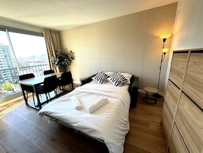 1 chambre, fer et planche à repasser, Wi-Fi gratuit, draps fournis