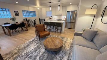 Smart TV, computer monitors