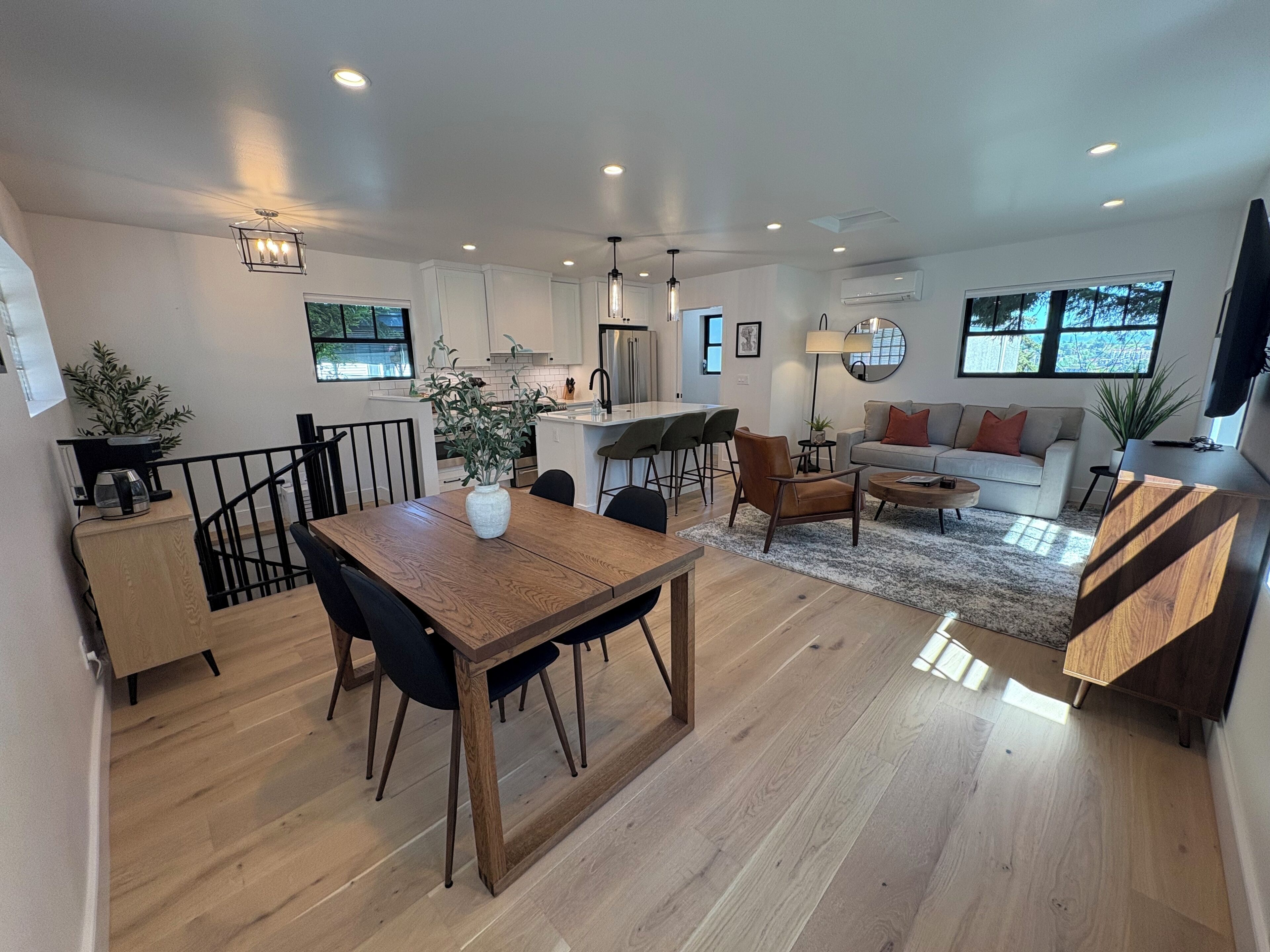 Smart TV, computer monitors