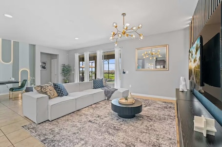Comfort House, Multiple Bedrooms, Private Pool, Lakeside | Living area