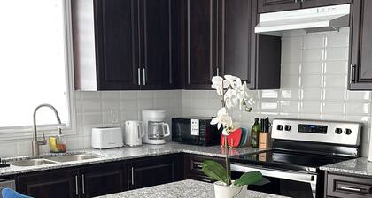 Brand New Private Family 3-bedroom townhome: in Kleinburg