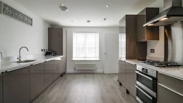 Dishwasher, cookware/dishes/utensils