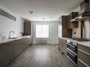 Máy rửa bát, dụng cụ nấu nướng/bát dĩa/dao nĩa