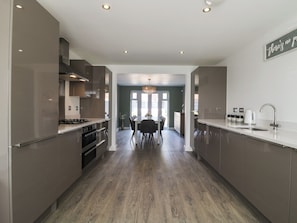 Máy rửa bát, dụng cụ nấu nướng/bát dĩa/dao nĩa