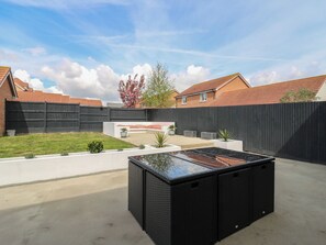 Outdoor spa tub - 21 Skippers Way (Walton on the Naze)
