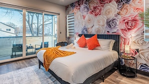 Room - [Royal Luxury] Dallas Oak Lawn Lux - 8 bedrooms 7 baths ,2 Gamerooms, 2 Hot Tubs (Dallas)