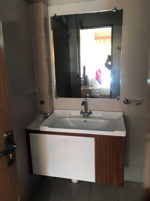 샤워 시설, 타월, 비누, 샴푸