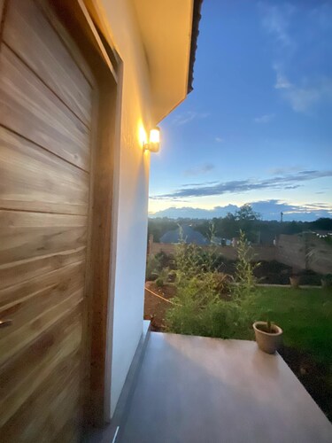 Serene lodge with WiFi in Arusha