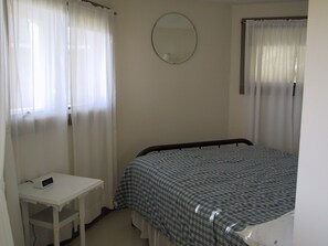 7 bedrooms, WiFi, bed sheets - Colburn Cottage - Whole Home (Southport)