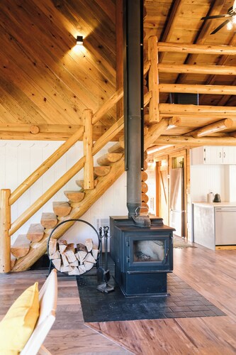 Modern-Cozy LOG CABIN near La Pine state park