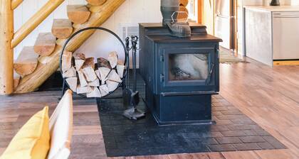Modern-Cozy LOG CABIN near La Pine state park