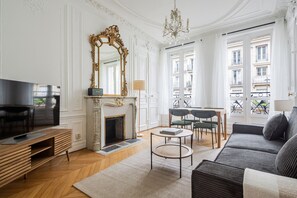 Télévision, chaîne hi-fi