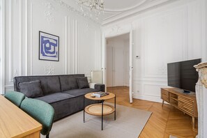 Télévision, chaîne hi-fi