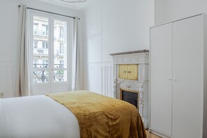 2 chambres, fer et planche à repasser, Wi-Fi, draps fournis
