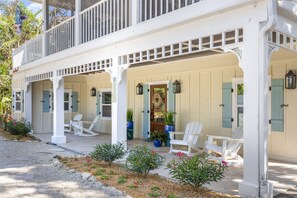 Terrace/patio - Family Favorite | Sleeps 8, Heated Pool, Game Room, Steps to Captiva Fun (Captiva)