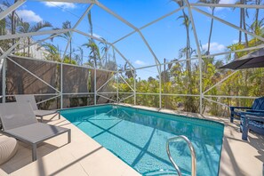 A heated pool - Family Favorite | Sleeps 8, Heated Pool, Game Room, Steps to Captiva Fun (Captiva)