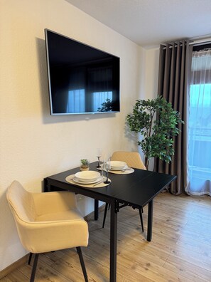 Dining - Peak11 Apartment - Panorama View Lahnstein Pool & Sauna (Lahnstein)