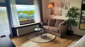 Smart TV, table tennis