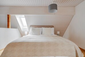 3 chambres, fer et planche à repasser, Wi-Fi, draps fournis
