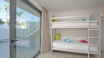 9 bedrooms, in-room safe, iron/ironing board, free WiFi