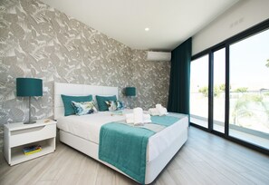 9 slaapkamers, een kluis op de kamer, een strijkplank/strijkijzer