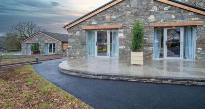 Suite 2 - Sleeping Giant Hotel - PEN Y CAE Inn