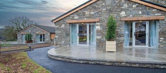 Suite 2 - Sleeping Giant Hotel - PEN Y CAE Inn