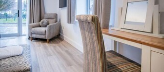 Suite 2 - Sleeping Giant Hotel - PEN Y CAE Inn