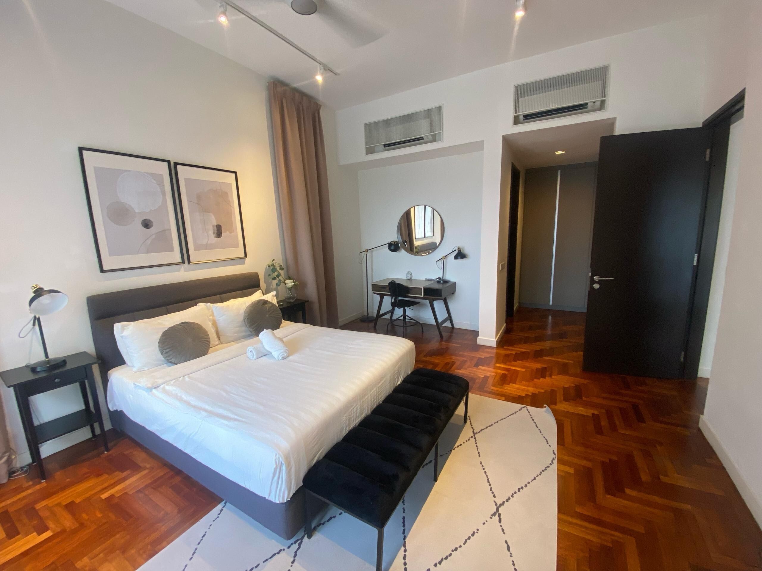 2 slaapkamers, een strijkplank/strijkijzer, wifi, beddengoed