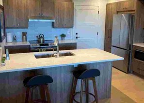 Microonde, forno, piano cottura, lavastoviglie