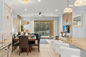 Design House, 6 Bedrooms, Private Pool | In-room dining