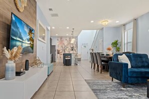 Design House, 6 Bedrooms, Private Pool | Living area