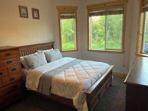 4 bedrooms, iron/ironing board, travel cot, free WiFi
