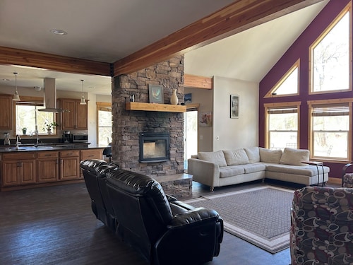 Mountain-View Retreat: Pond, Kayaks, Fire Pit, Hot Tub – Palmer, Alaska
