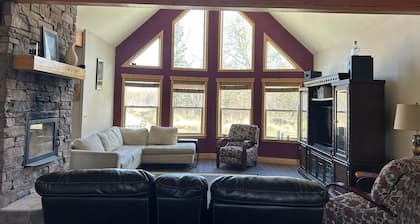 Mountain-View Retreat: Pond, Kayaks, Fire Pit, Hot Tub – Palmer, Alaska