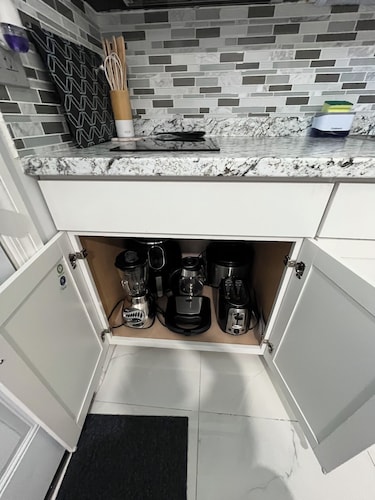 Charming 1-bedroom apartment with WiFi, AC in marvelous Spring Hill