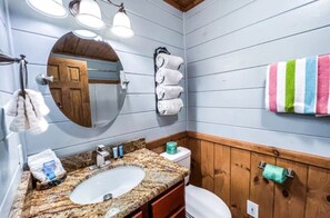 Toallas, jabón, papel de baño 
