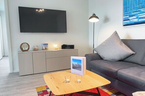 Télévision, livres, chaîne hi-fi