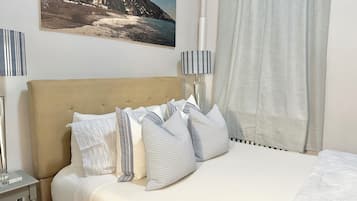 1 Schlafzimmer, Schreibtisch, Bügeleisen/Bügelbrett, Reisekinderbett