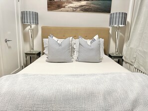 1 bedroom, desk, iron/ironing board, travel cot - The BEST 1 bedroom Home in the CENTER of NYC (New York)